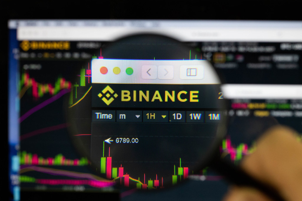 Coinbase Crashes: Binance Wants To Buy Banks?